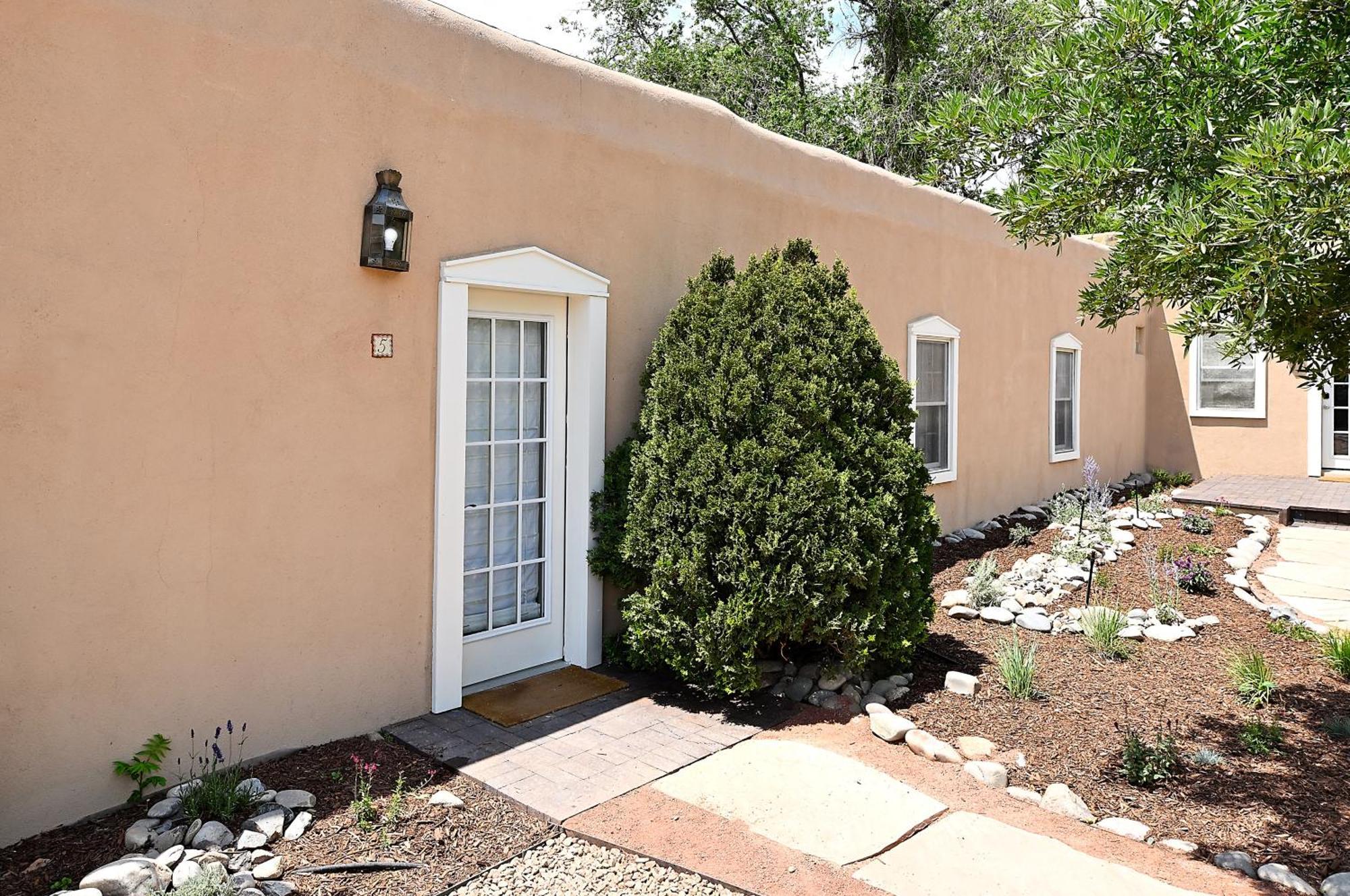 Dos Hermanas Casita 5 Downtown Courtyard Patio * Santa Fe