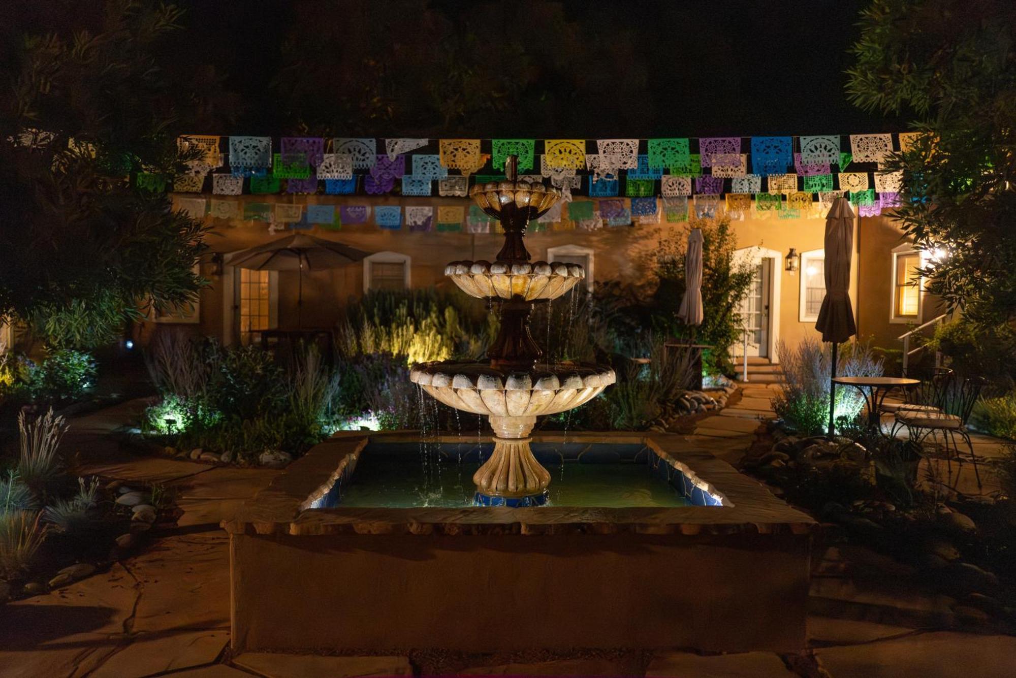 Dos Hermanas Casita 5 Downtown Courtyard Patio Holiday home *