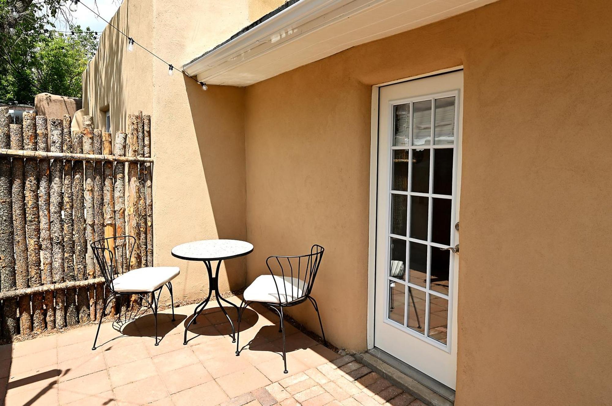 Dos Hermanas Casita 5 Downtown Courtyard Patio