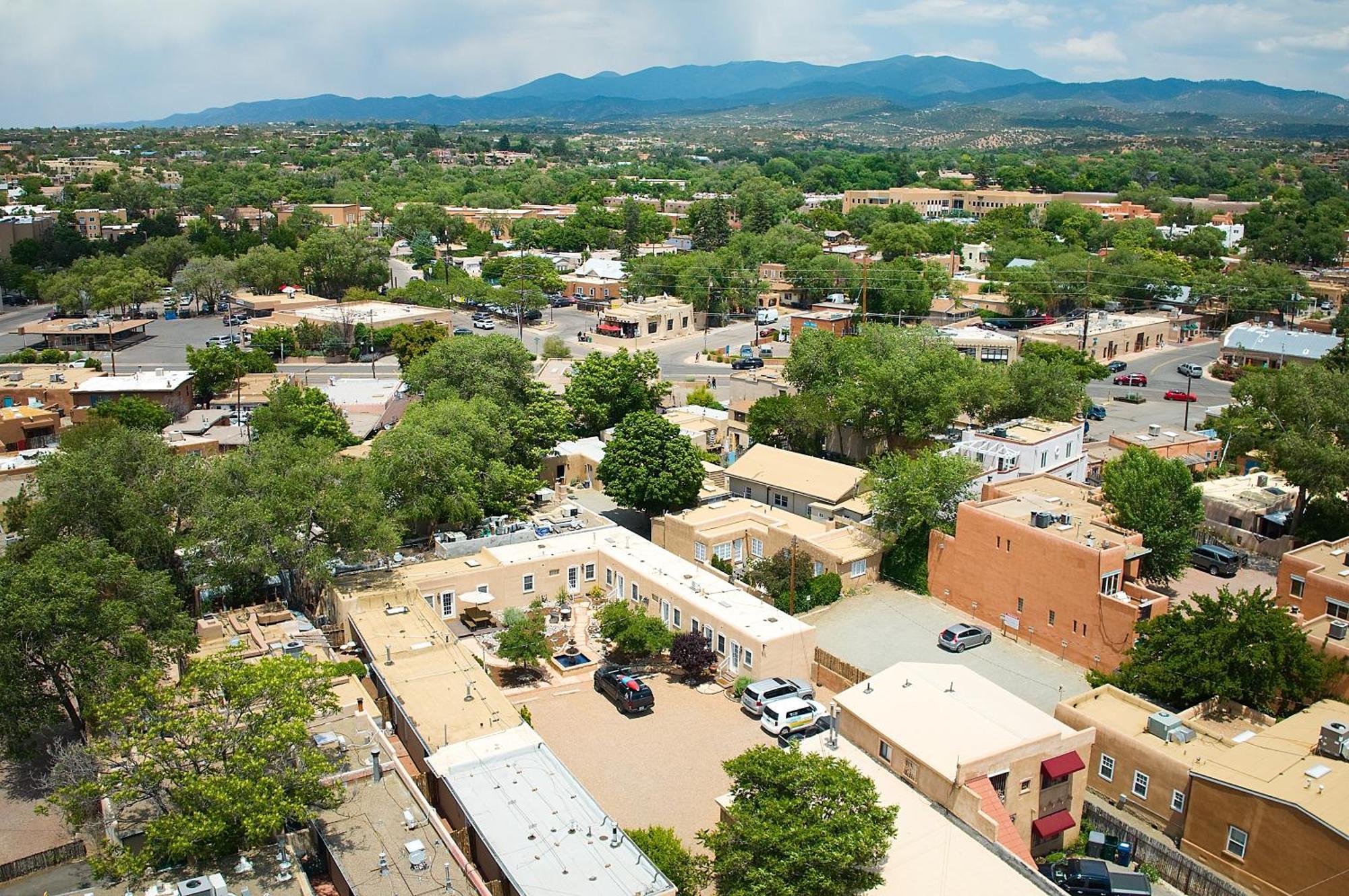 Dos Hermanas Casita 5 Downtown Courtyard Patio Holiday home Santa Fe